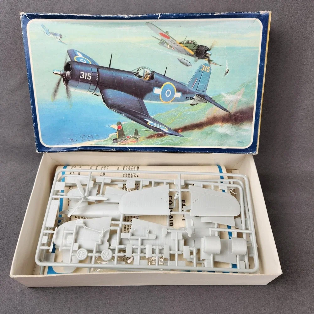 SMER F4U-1 Corsair 1:72 Plastic Model Kit Vought WWII Art 155 Unbuilt Aircraft‎